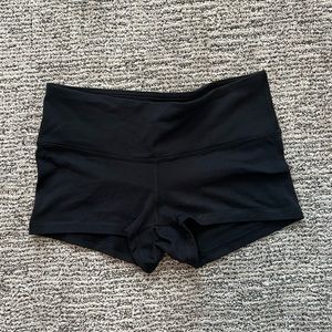 Lululemon short spandex shorts size 4